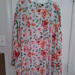 Beautiful kimono with slits on the side